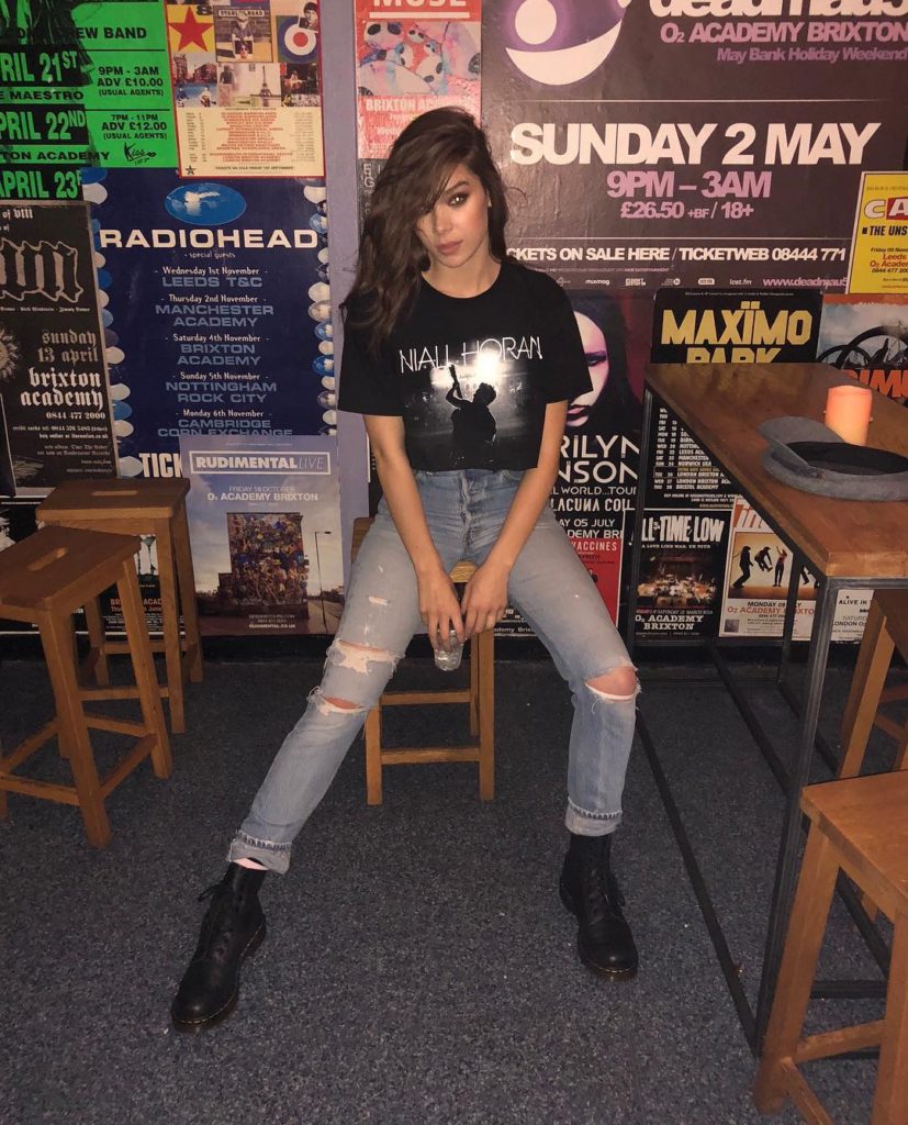 Hailee Steinfeld Is Featured On MNEK’s New Single “Colour” | Glitter