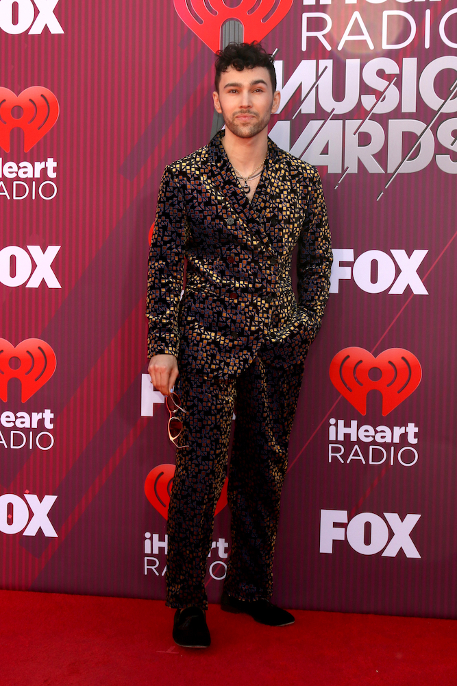 The NBA playoffs started out on the right foot as renowned artist MAX made a special appearance. The singer performed the National Anthem in a dashing red suit, hitting every high note beautifully.