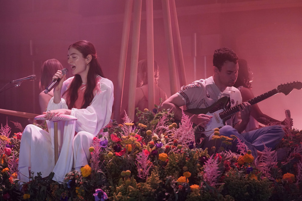 Lorde delivered an ethereal performance of 