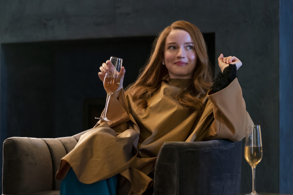 This past Monday, Netflix gave fans a glimpse into the new upcoming drama series, Inventing Anna. The mini-series will be based on a true story about the faux German heiress, Anna Delvey who managed to scam NYC elites out of millions.