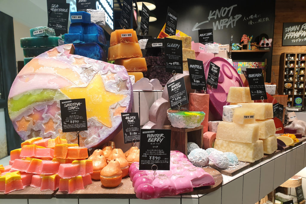 Infamous bath bomb and soap company Lush Cosmetics calls it quits for their social media platforms, claiming they ensure a better environment for their customers. 