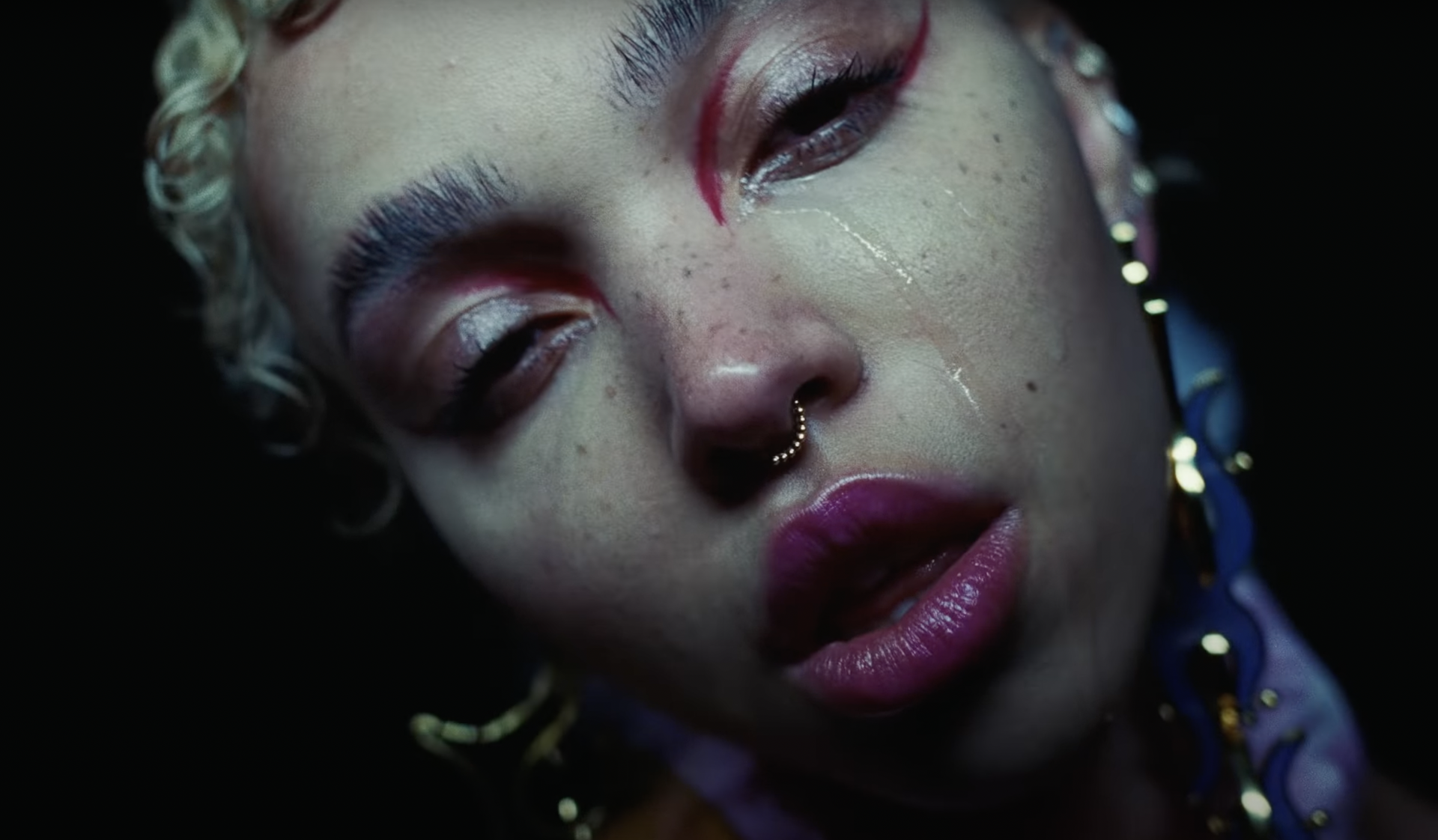 FKA Twigs CAPRISONGS. FKA Twigs - CAPRISONGS - 2022. FKA Twigs tears in the Club feat. The Weeknd. FKA Twigs клипы.