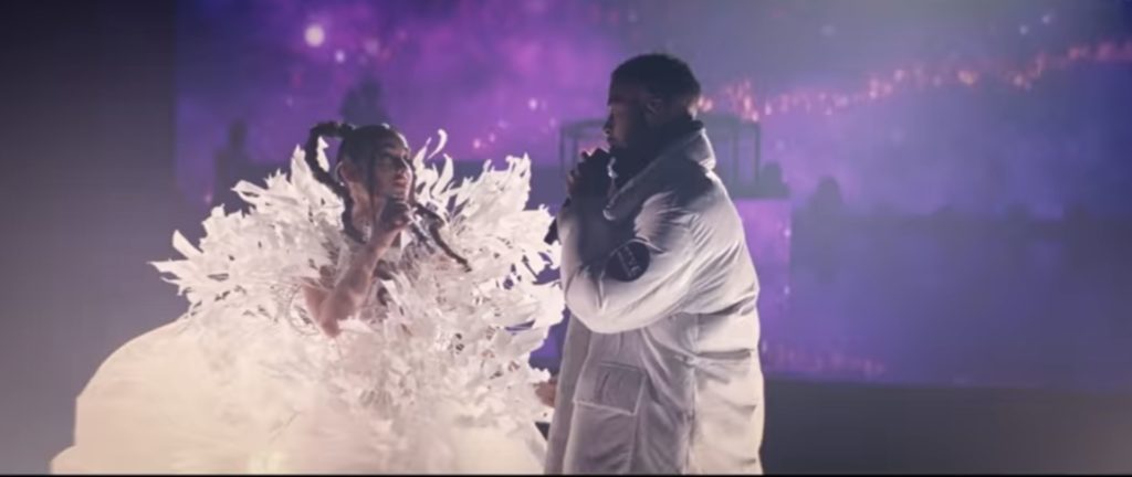 Ariana Grande was quick on her feet when performing the song "Don't Look Up" with Kid Cudi. The "Positions" singer, 28, improvised the lyrics to the song, according to the director of the movie with the same title, Adam McKay. 