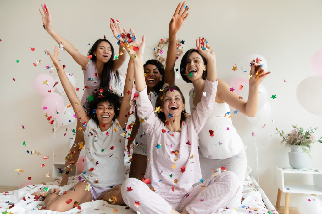 Planning on spending Galentine’s Day with your besties but unsure how to spoil them? On a day designated for celebrating love & friendship, remind your closest friends how special they are. This Galentine's Day gift guide is sure to lead the way to the perfect gift for your friends no matter their interest.  