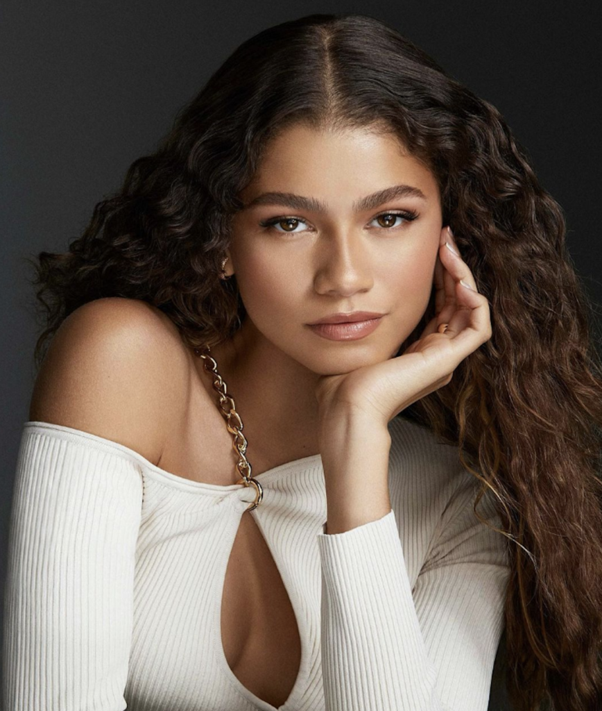 Zendaya has just announced that she is part of a new campaign with a cosmetics company, Lancôme. Through an Instagram post, Zendaya posted a flawless picture of her wearing Lancôme's makeup products.  Lancôme confirmed the campaign by reposting the photo, revealing the foundation she used, all while announcing a new foundation they developed.