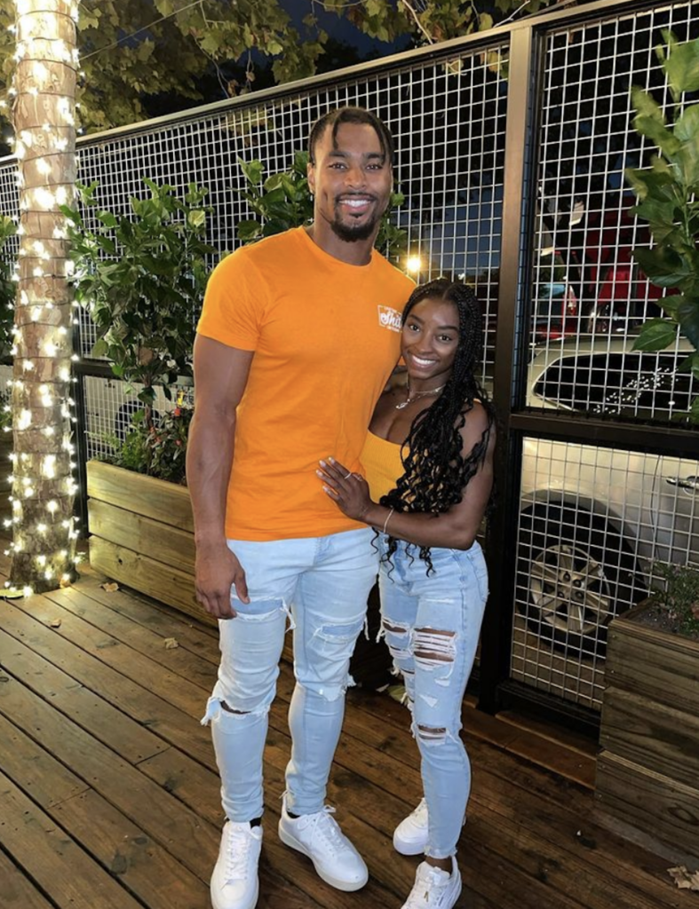 It’s official — Olympic gold medalist Simone Biles and her NFL player boyfriend Jonathan Owens announced their engagement earlier today.