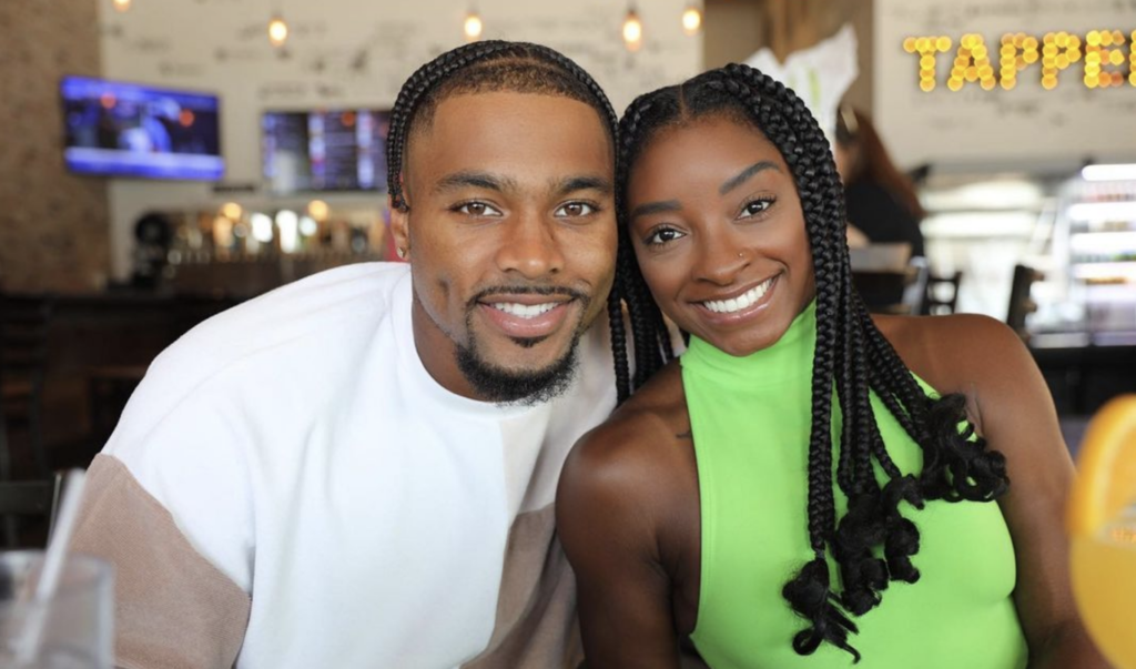 It’s official — Olympic gold medalist Simone Biles and her NFL player boyfriend Jonathan Owens announced their engagement earlier today.