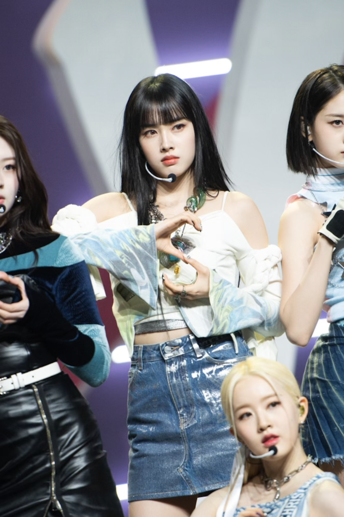 On February 21, STAYC dropped their newest EP, YOUNG-LUV.COM, which displays the group’s quick switch in concepts from the bright and bubbly school-girl to a chic and charismatic lover. They released a total of six songs ranging in genres and music styles to cater to the distinct music tastes of their fans, SWITHs. It includes the title track “RUN2U” and five other b-sides: “SAME SAME,” “247,” “YOUNG LUV,” “BUTTERFLY,” and “I WANT U BABY.” The comeback received unprecedented reactions from people everywhere, ranging from videos and comments on TikTok to reviews on YouTube. “RUN2U” is certainly a new look for the group, and it leaves much room for growth while also opening the door of possibilities for STAYC to explore concept-wise in future releases. 