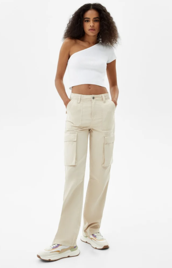 Pair these relaxed-fit pants with close-fitting crop tops for a flattering and laid-back silhouette this spring. Pants with a relaxed fit are comfortable and can elevate a simple outfit by adding interesting volumes. If you are in the mood to change your style, these bottoms are safe additions to anyone’s wardrobe. We have picked out four different options from ASOS in various fabrics to suit your aesthetics.