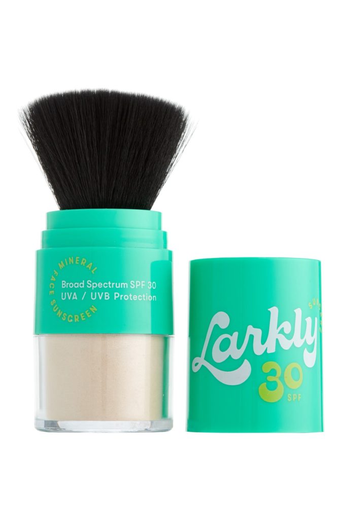 The best thing you can do for your skin this spring is to provide it with proper protection, sunscreens designed for easy reapplication can help you with that. No amount of skincare can keep your skin youthful and healthy if you are not shielding it from sun damage. Skin is the largest organ in the human body, and the skin on our face bears the brunt of the burden when it comes to sun exposure. Unfortunately, simply applying sunscreen in the morning is not enough for proper protection. Sunscreen lasts for up to two hours on our skin before slipping off, and contact with humidity and sweat reduces this time to as short as 40 minutes. Reapplication can be difficult especially during a busy day while wearing makeup. Various brands have come up with solutions for this issue by introducing powder sunscreen and stick sunscreen that allows for quick and no-fuss reapplication.