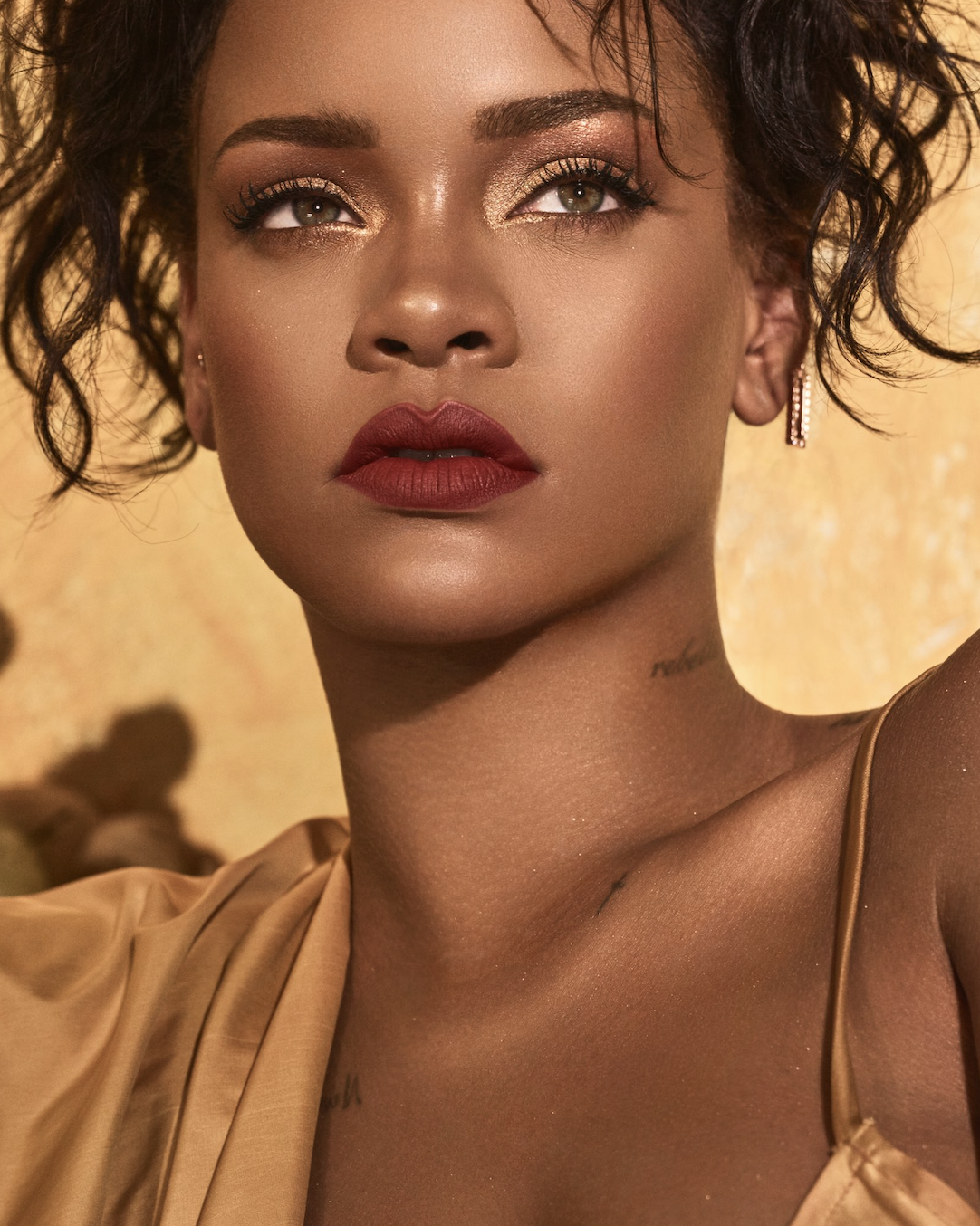Celebs & StartUps: Rihanna's Billion Dollar Journey!  #Rihanna is now a  billionaire! 💸 In the first episode of #Celebs & #StartUps, we trace  #BadGirlRiRi's entrepreneurial life! 🤑 From a pop star