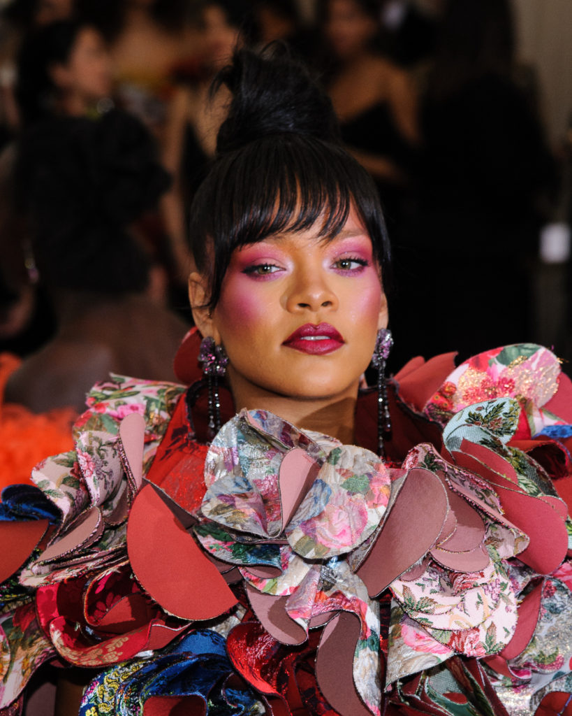 While we were all sad not to see Rihanna at the 2022 Met Gala, her virtual marble statue may just be the biggest star. The Met and Vogue magazine collaborated to create a stunning virtual marble statue of pregnant Rihanna in the Greek and Roman collection of the museum. Her marble statue represents Eirene, the goddess of peace. 