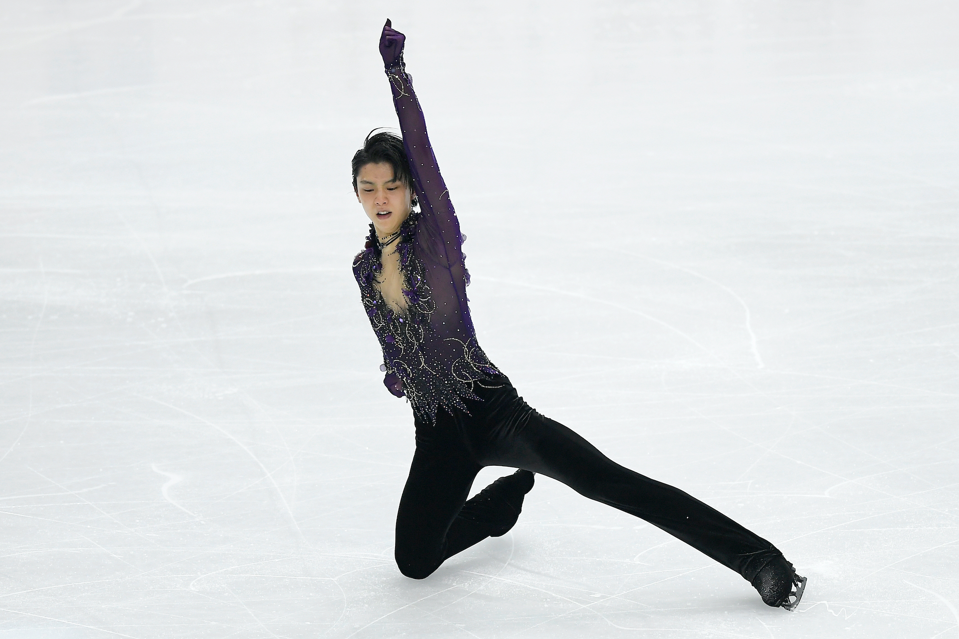 For anyone who has tuned into the Winter Olympics for the past ten years, the name Yuzuru Hanyu must ring a bell. Since his debut, the two-time Olympic figure skating champion has grown an international fanbase of “Fanyus” and is referred to as Japan’s beloved “Ice Prince.” On Tuesday, July 19, however, he announced his official retirement from competition, leaving skating connoisseurs in shock.  