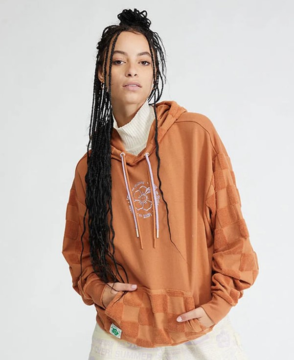 PacSun knows you have to pull out all those old hoodies and sweaters from the closet as the temperature starts to lower, which is why they want you to shop for up to 70% off sale on women's clothes.