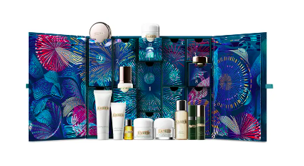 The La Mer Advent Calendar Set has 13 of La Mer's best-selling products, consisting of serums and creams to keep your face hydrated. La Mer utilizes its Miracle Broth which helps to reduce redness and inflammation. These products will keep you looking as youthful as ever. You will have people turning their heads on you. Stay glamorous with this $735 gift set here that is now only $580. 