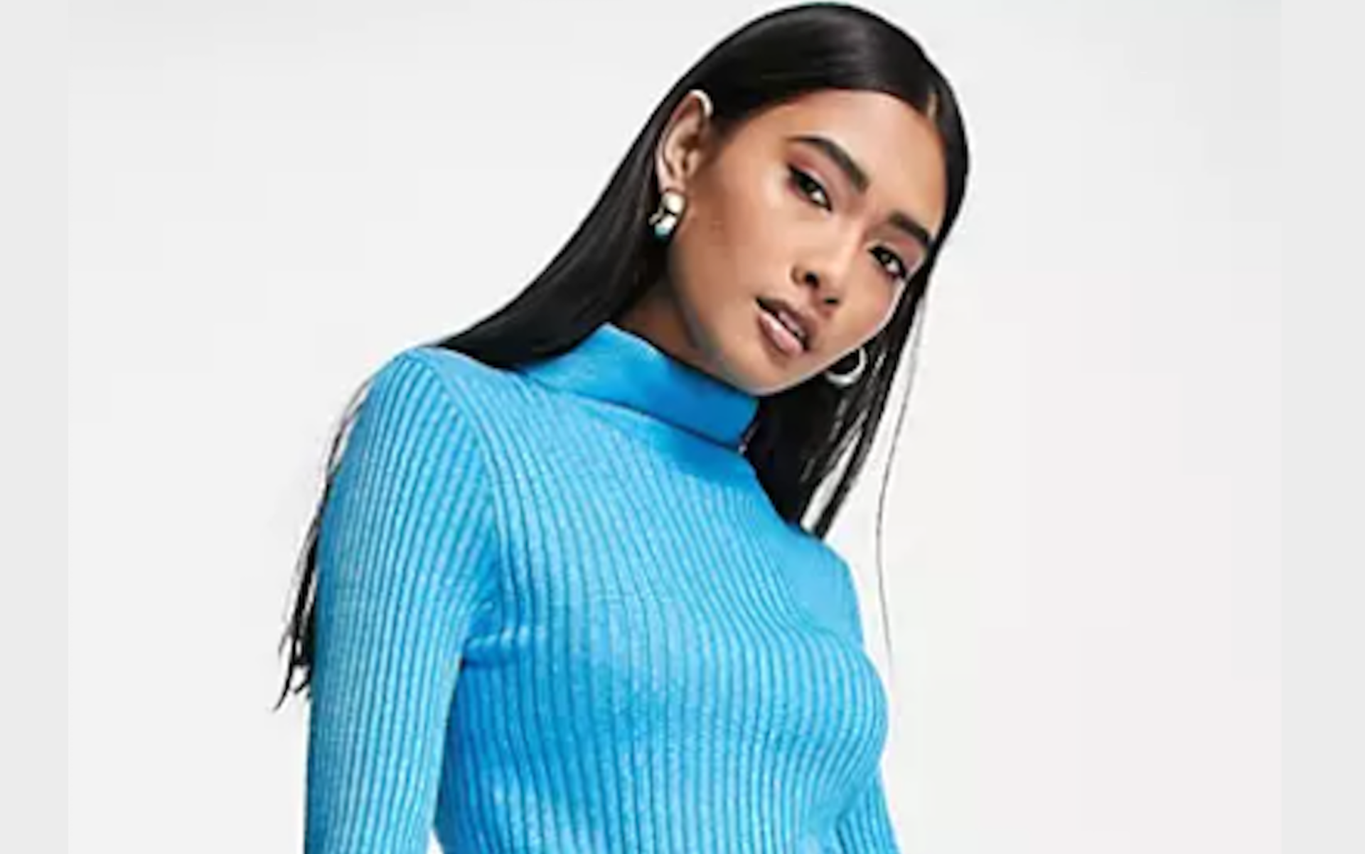 Asos is giving you another reason to be thankful this season, with their 50% off sale that is going on right now. Find some new jackets, sweaters, scarves, and everything else you need to stay warm this season.