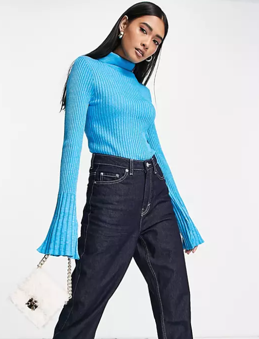 Asos is giving you another reason to be thankful this season, with their 50% off sale that is going on right now. Find some new jackets, sweaters, scarves, and everything you need to stay warm this season. 