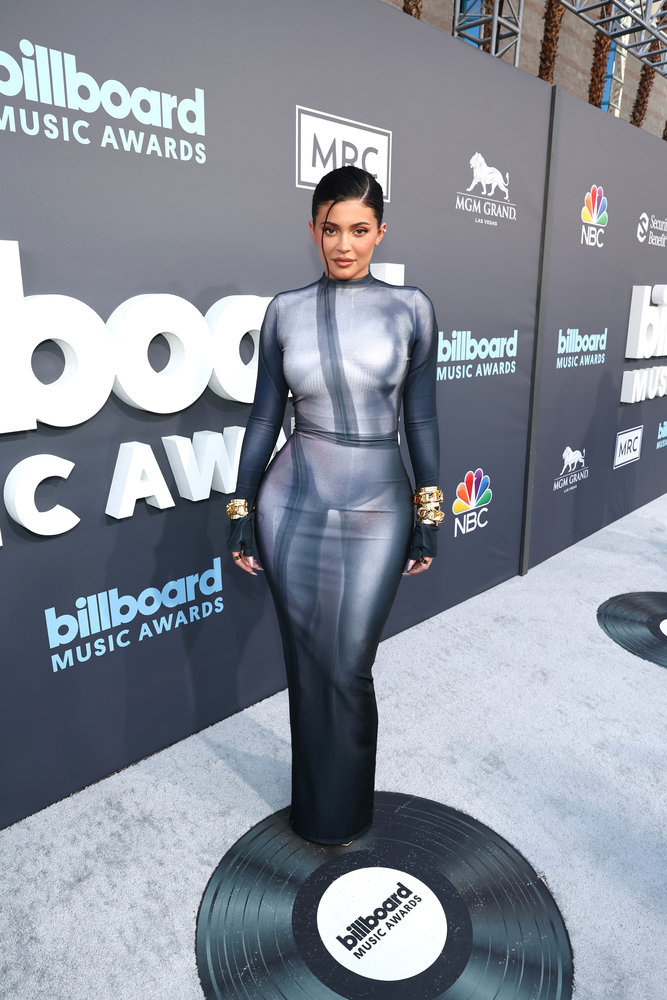 Kylie Jenner loses 1 million Instagram followers amid the Selena Gomez and Hailey Bieber drama after fans accused the two of taking a dig at her. 