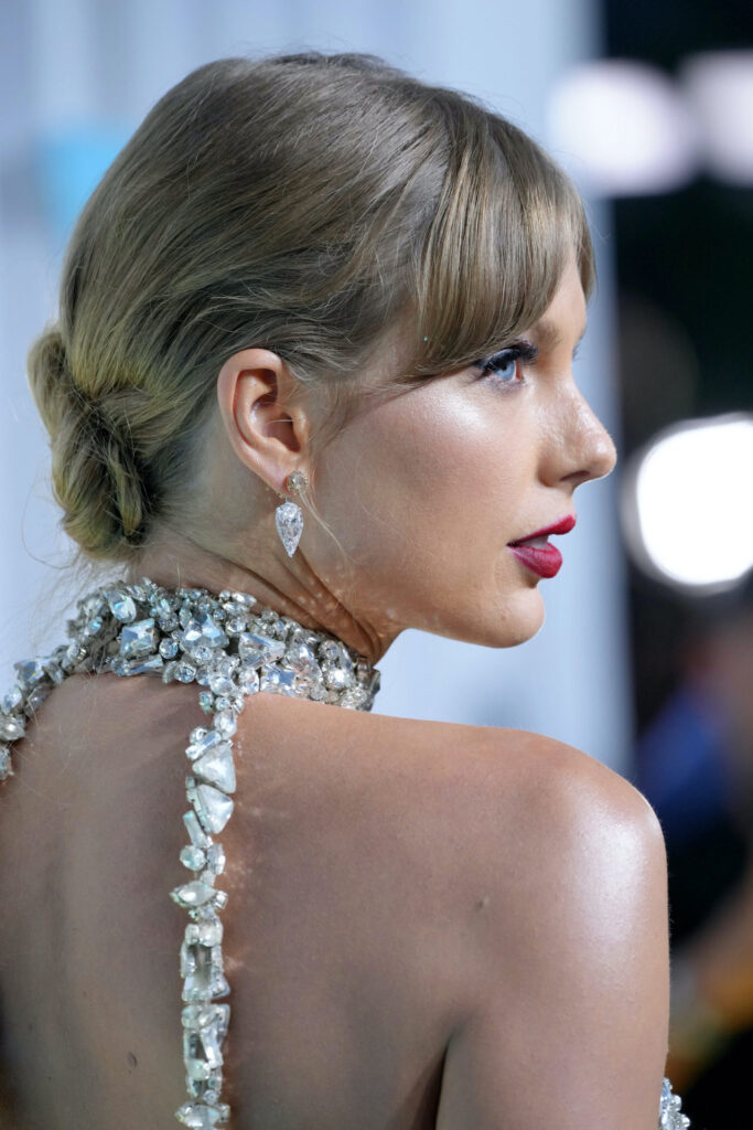 For the first time in her career, Taylor Swift has simultaneously charted all ten of her studio albums on the Billboard 200 chart.