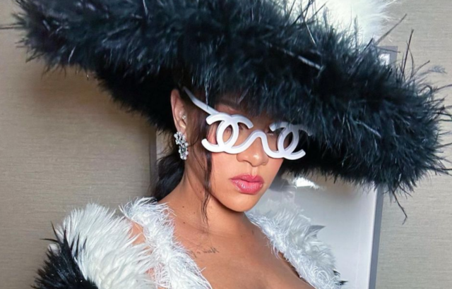 Rihanna was the grand finale at this years Met Gala, themed Karl Lagerfeld: A Line of Beauty. Rihanna arrived to the Met Gala fashionably late and even more fashionably dressed.