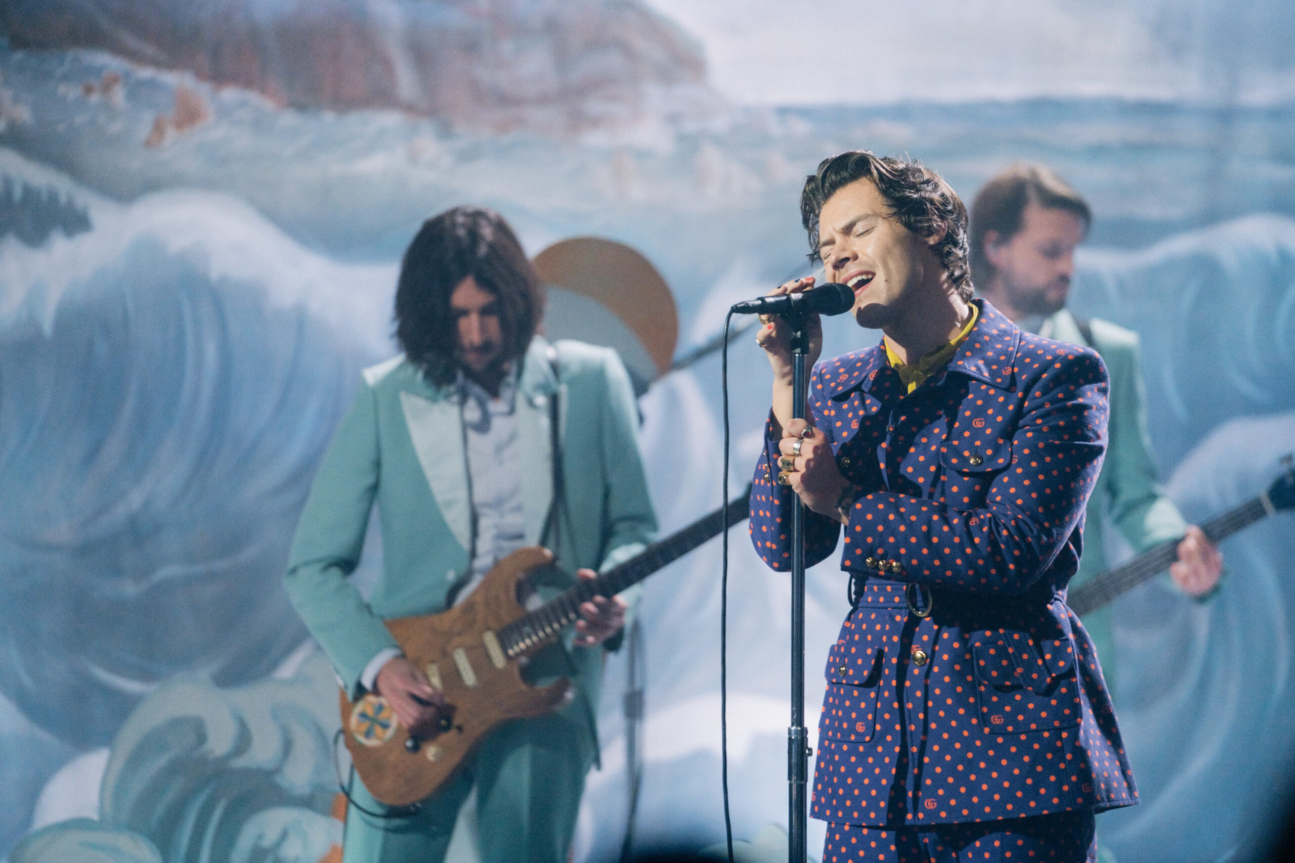 Glitter Magazine  Harry Styles Ends 'Love on Tour' with Heartfelt Message  to Fans