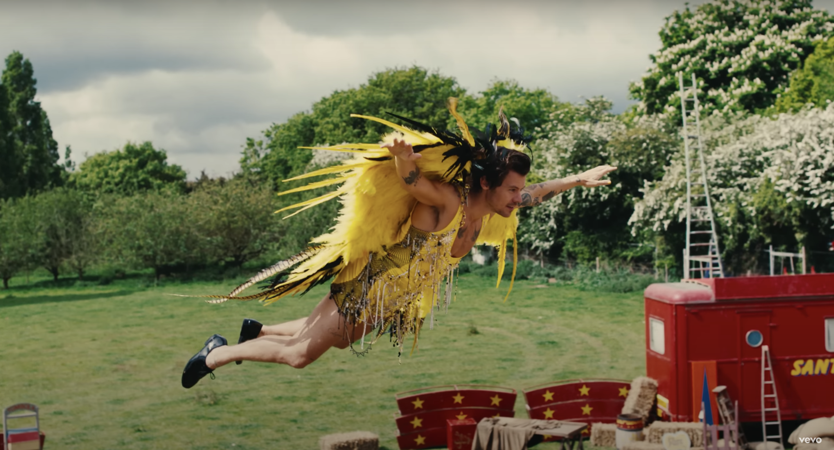 Harry Styles Flies Like a Bird in Circus-Themed 'Daylight' Video