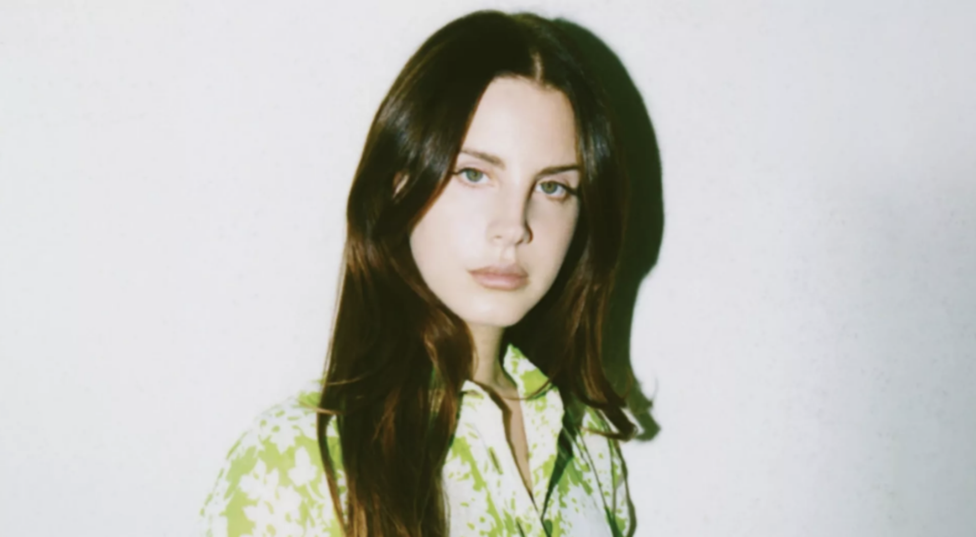 Singer/Songwriter Lana Del Rey recently renounced alleged rumors of her growing up in glamour, making sure her fans know her childhood wasn't all that. 