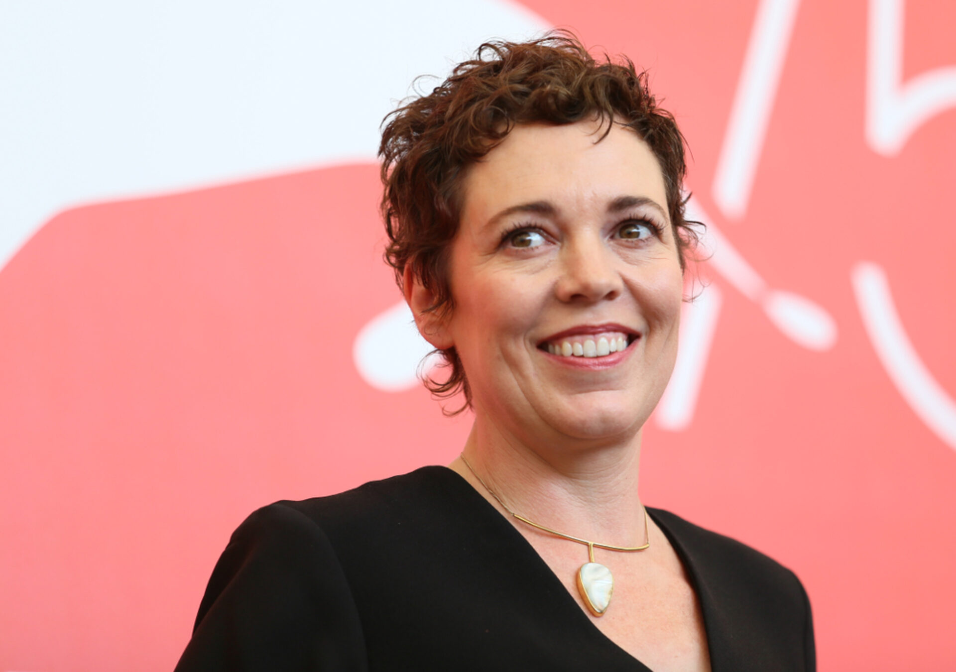 Oscar-winning British actress Olivia Colman has spoken out about the gender pay gap in Hollywood.