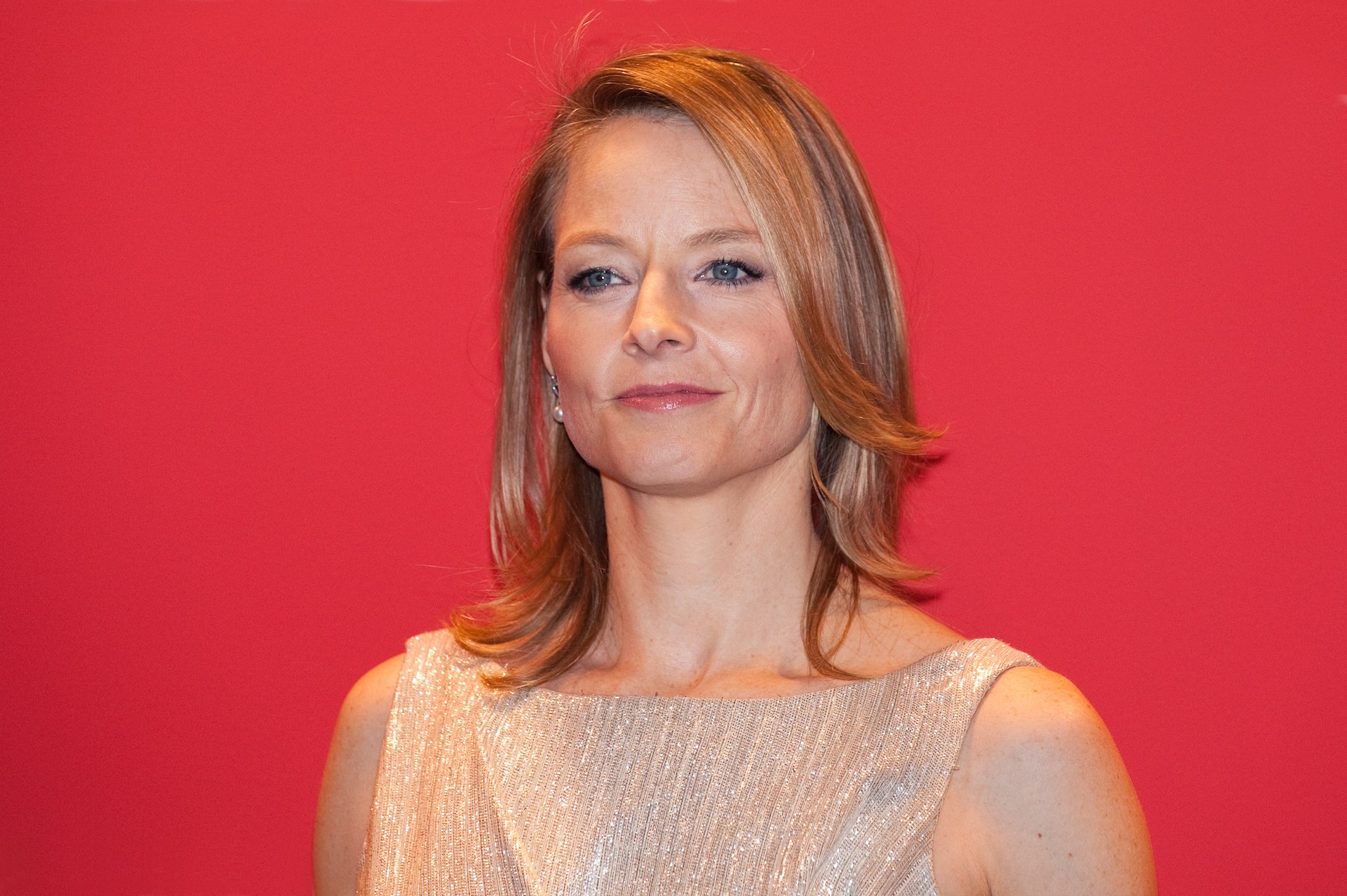 Jodie Foster is celebrating one of the biggest milestones of her career, and she's doing it with her wife by her side. 