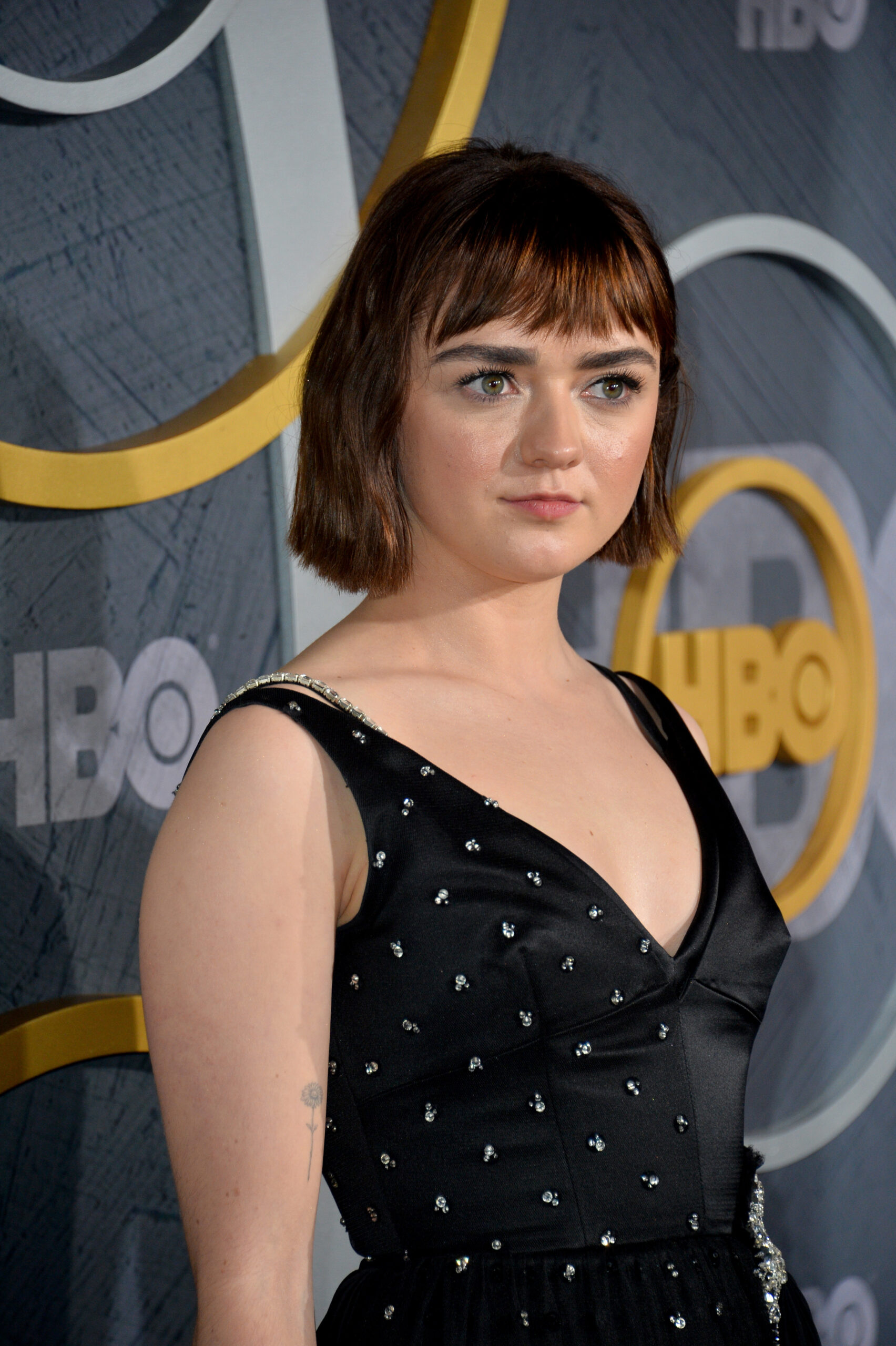 Actress Maisie Williams, best known for her role in 'Game of Thrones,' showed off her new 60s-inspired look.