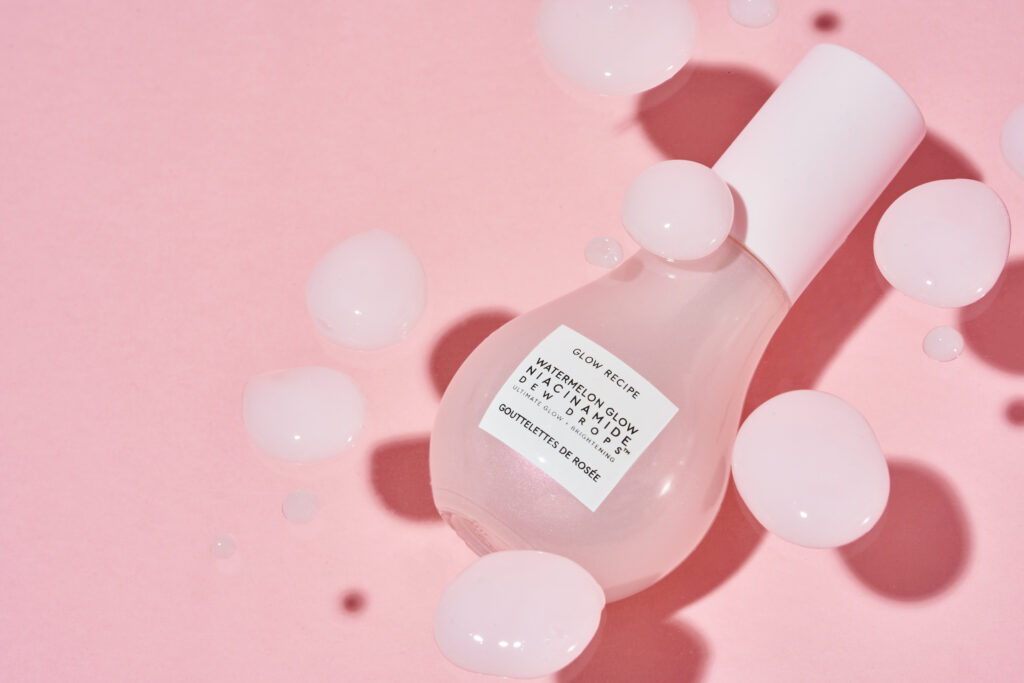Achieving that coveted luminous glow, reminiscent of fresh morning dew, has never been easier thanks to Glow Recipe's Watermelon Glow Niacinamide Dew Drops. 