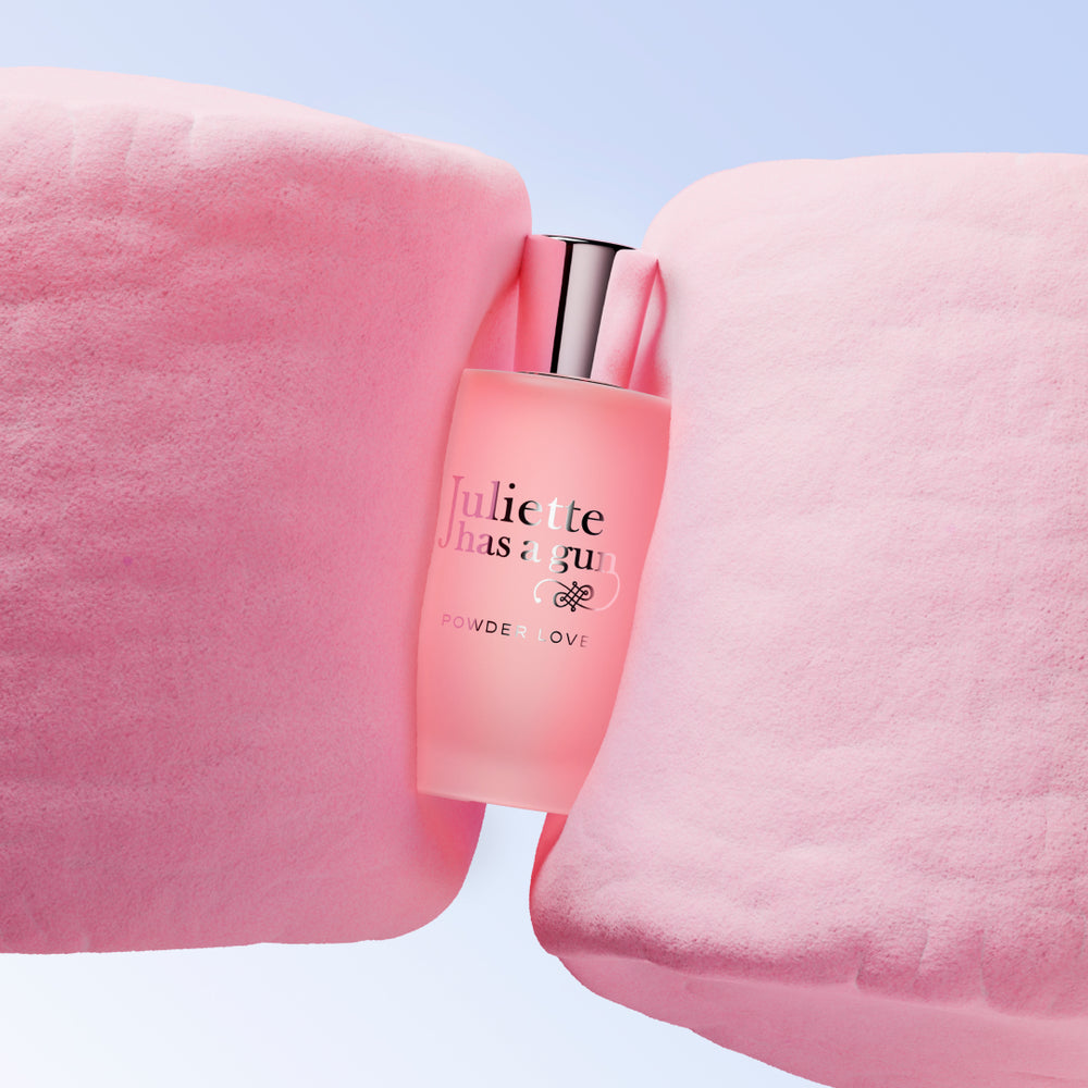 Feel that first hint of a chill in the air? We do too—and it’s the perfect cue to start leaning into all things fall. Time to tuck away the breezy bandeau tops and pull out those cozy, oversized sweaters. Trade in your summer peachy blush for toasted, autumnal tones that warm up the complexion, and swap those bright, fruity fragrances for something richer, spicier, and a little more comforting. The season of layering, moody hues, and inviting scents has officially arrived.