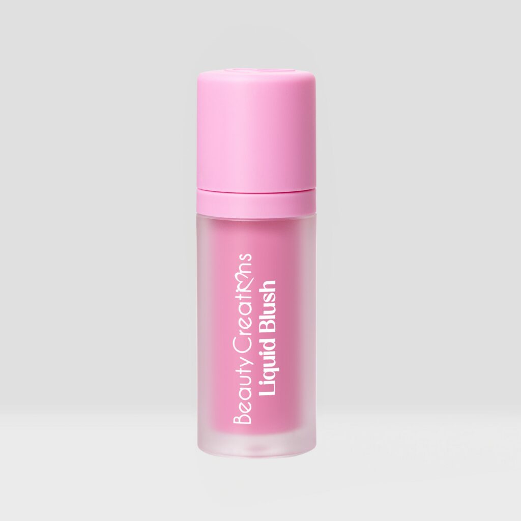 R&B superstar Kehlani dominated this year’s iHeartRadio Awards. With an electric performance of her single “Folded,” which later earned her the award for R&B Song of the Year, she had a night to remember. But what we remember most from her appearance was her radiant bronze makeup look that beautifully tied together her red ensembles and loose waves.