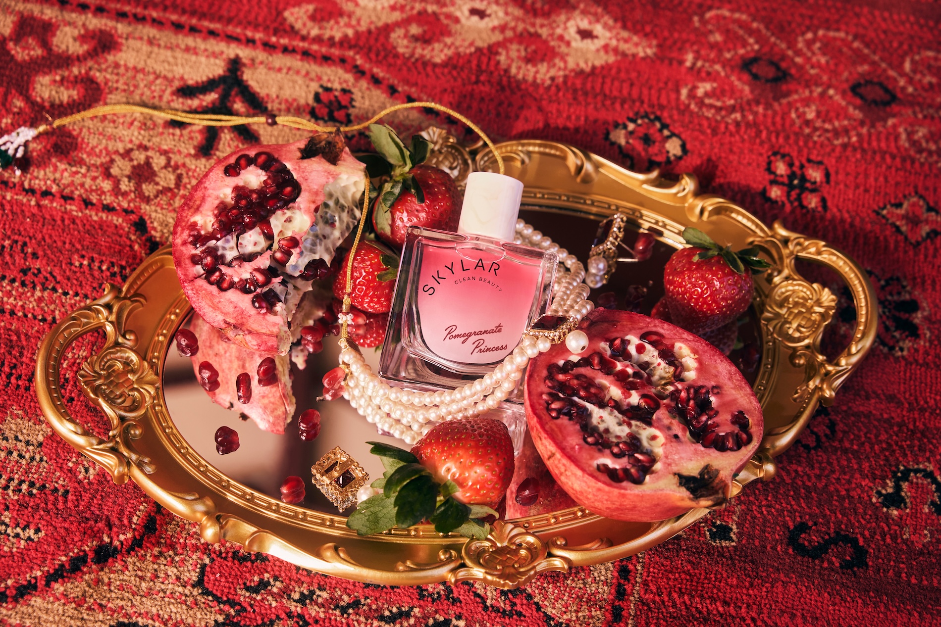 Helping usher in the sweet, fresh feel of the new season, spring arrives with scents that capture its lightness and renewal.