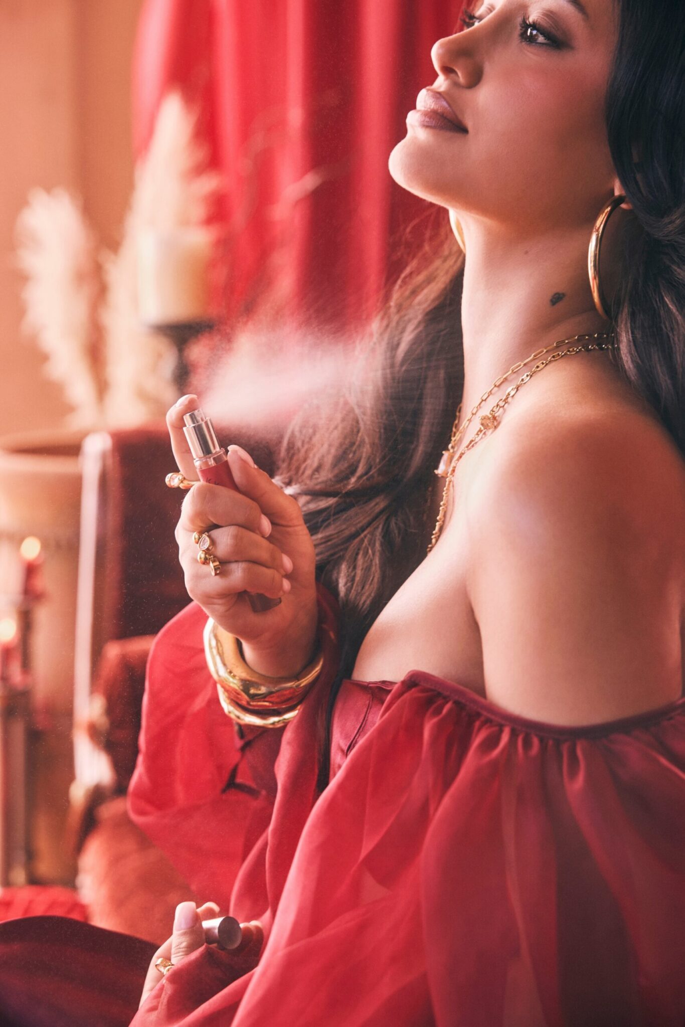 Helping usher in the sweet, fresh feel of the new season, spring arrives with scents that capture its lightness and renewal.